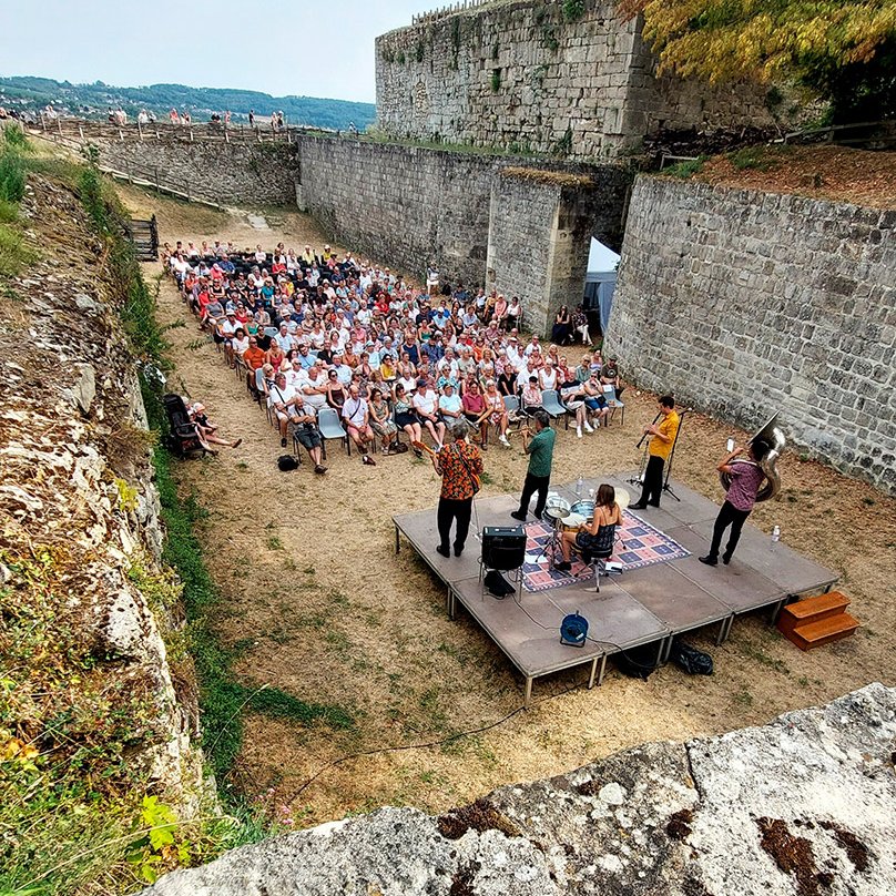 <strong></strong> <small>Tous droits réservés</small>