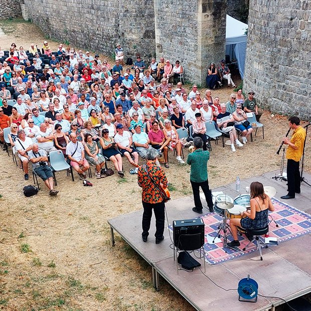 <strong></strong> <small>Tous droits réservés</small>
